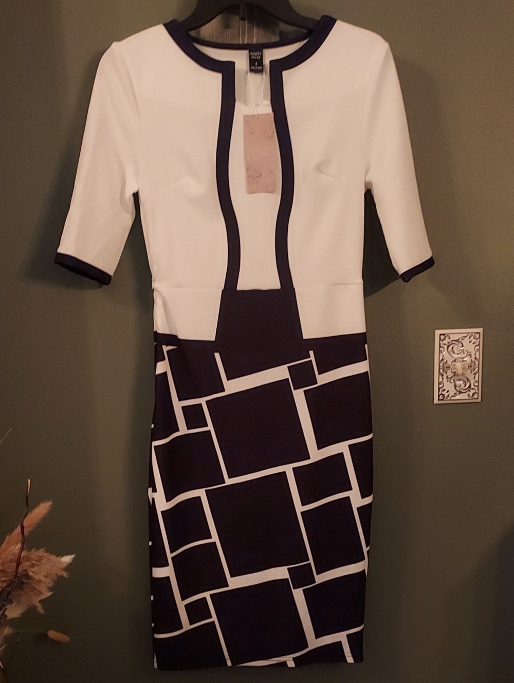 Emerory Rose- Cute One Piece Stretch White and Black Geometric Sheath Dress- NWT
